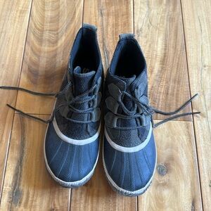 Sorel Out n About green plaid boots size 8.5 euc